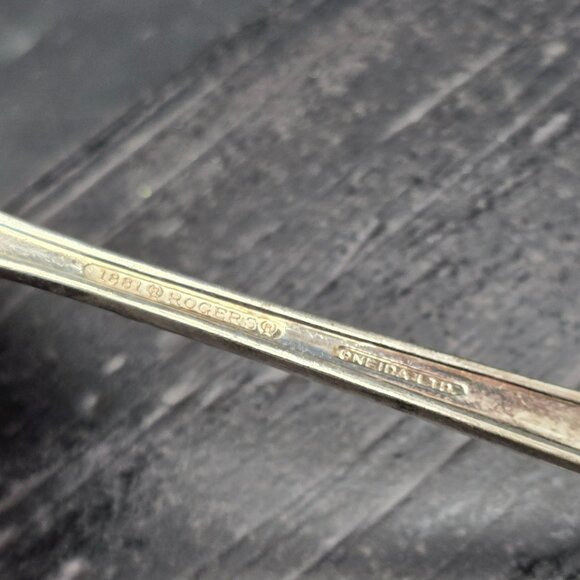 1881 Rogers Oneida Silver Plated Soup Ladle Ornate Handle Design Vintage HS270 - Picture 5 of 7